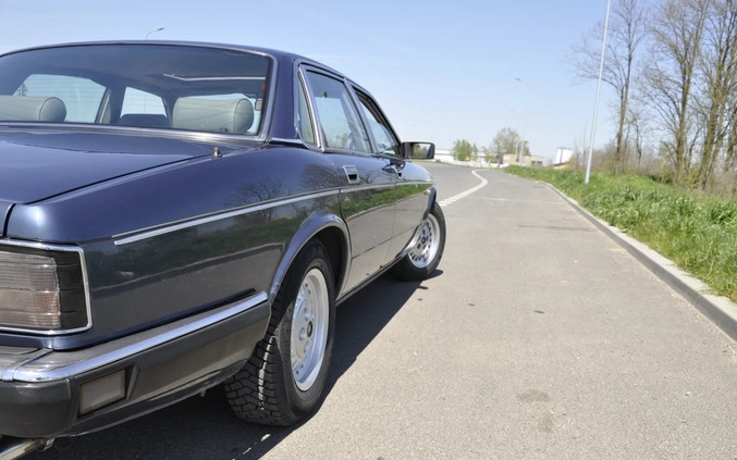 Jaguar XJ cena 22200 przebieg: 278000, rok produkcji 1990 z Legnica małe 436